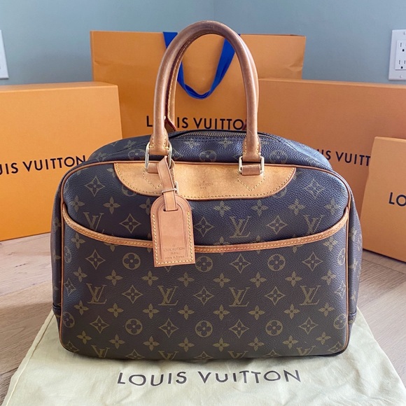 Louis Vuitton Handbags - 💞DEAUVILLE💞 Authentic Louis Vuitton Hand Bag!